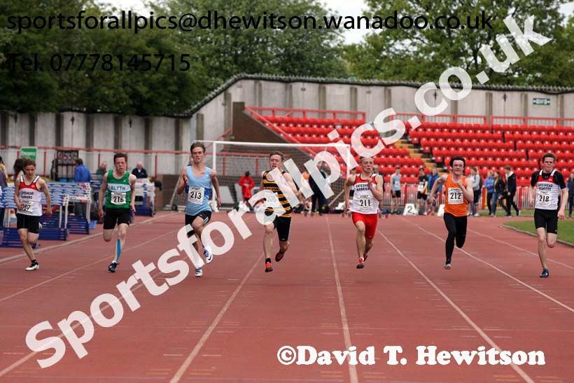Boys under-15s 100 metres, North Eastern Champs, Gateshead Stadium. Photo: David T. Hewitson/Sports for All Pics